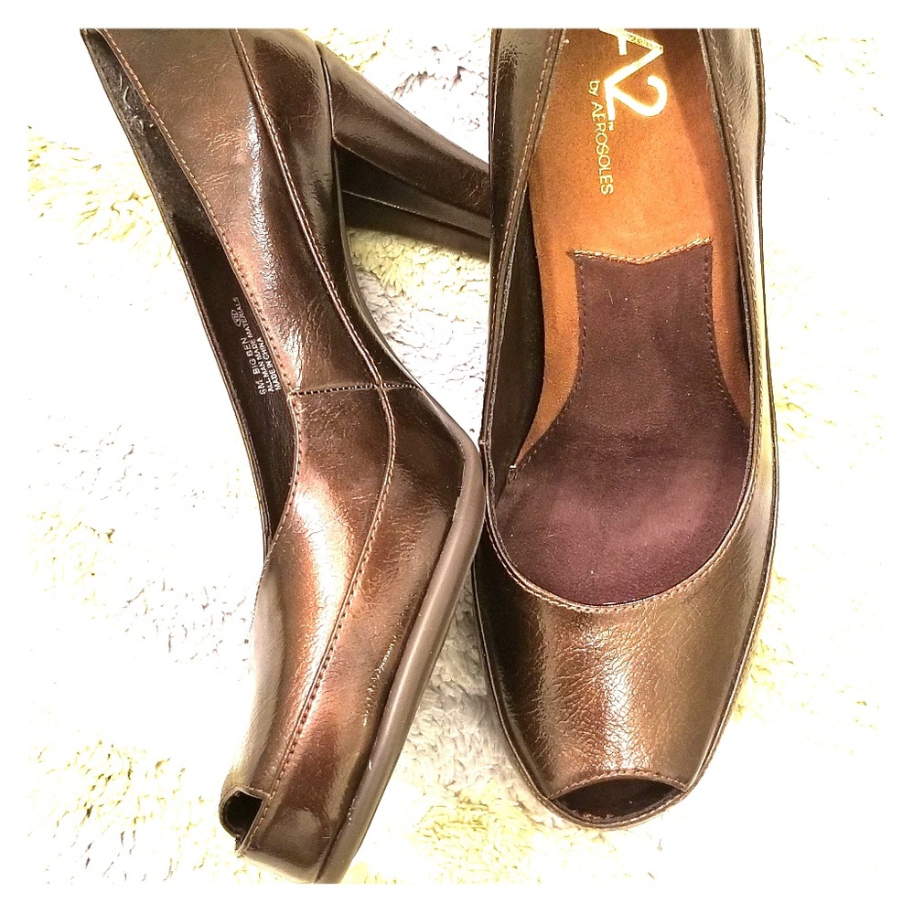 A2 metallic bronze peep toe pumps